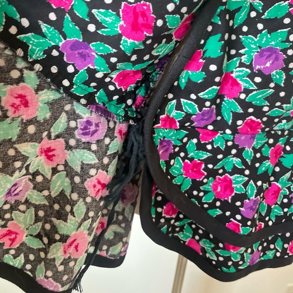 Floral Vintage Top with Peplum Flare Waist - Picture 8 of 10